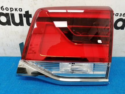 Фонарь в крышку багажника правый 81581-60360