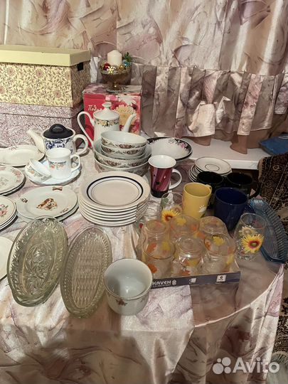 Посуда много тарелки бокалы селедочницы и др