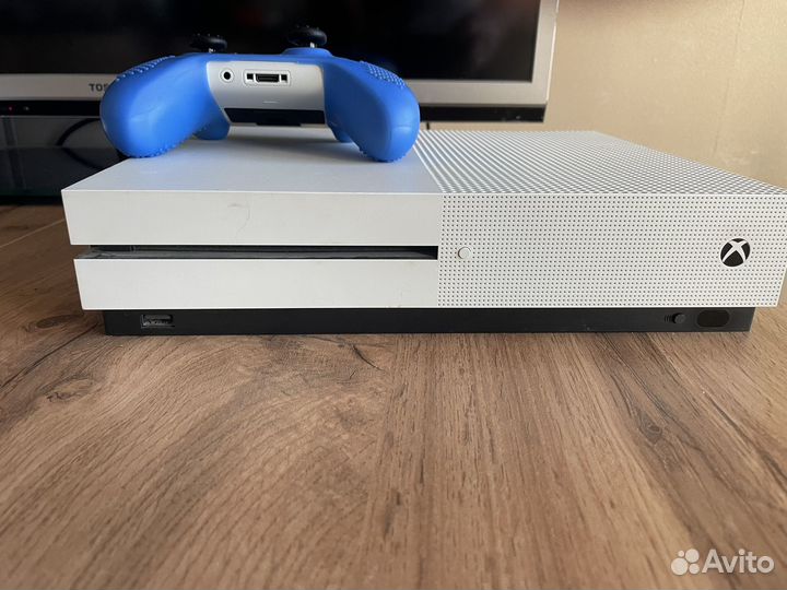 Xbox one s 2 геймпада 1tb