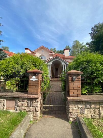 Коттедж 522 м² на участке 21,2 сот.