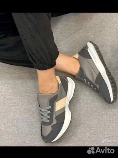 Кроссовки новые 24см