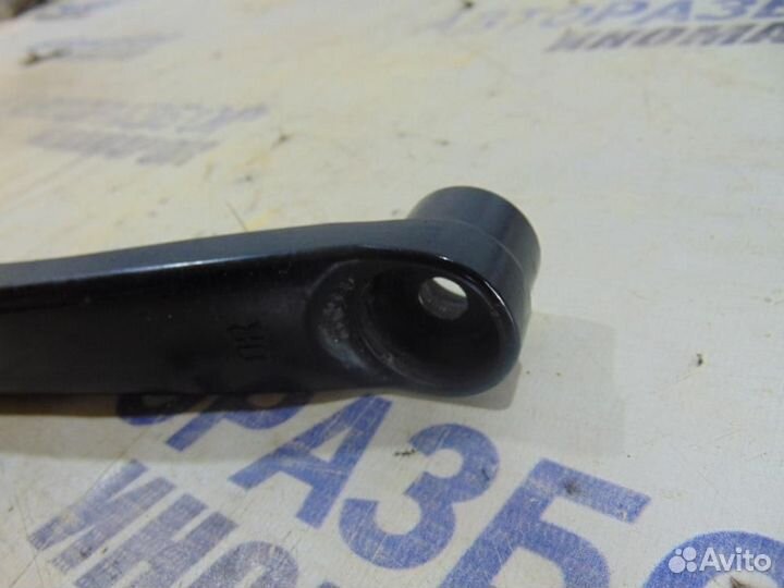 Держатель щетки стеклоочистителя передний левый