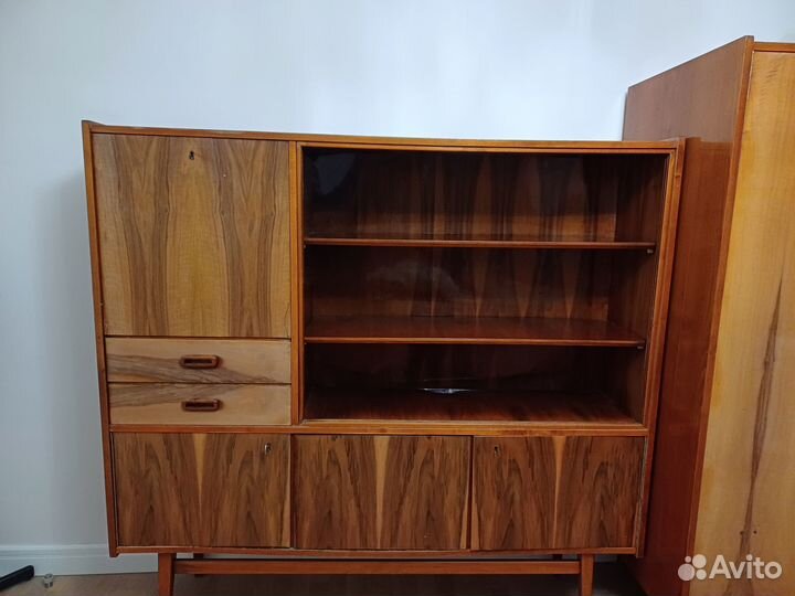 Сервант, витрина, шкаф для посуды Румыния