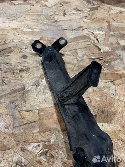 Кронштейн крыла передний левый Audi A4 B8