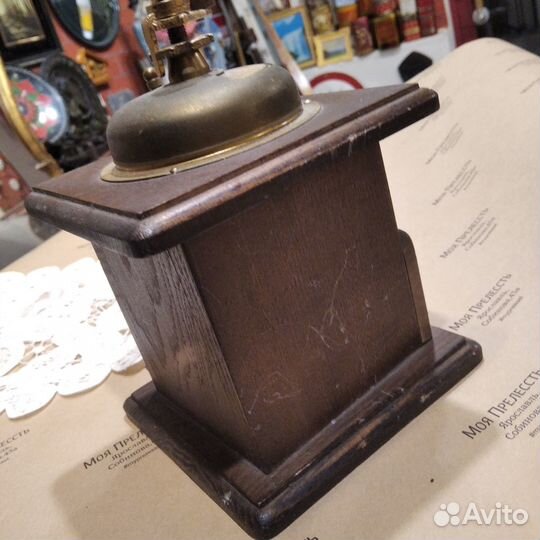 Кофемолка ручная деревянный корпус
