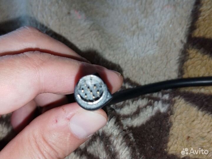 Вывод для видеокарты 9-Pin S-Video