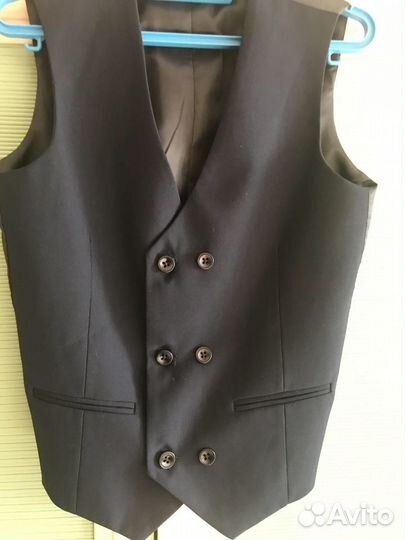 Школьный костюм и 2 рубашки 146 -152 с рубашкой