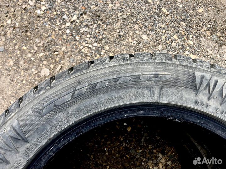 Nitto Therma Spike 225/55 R17