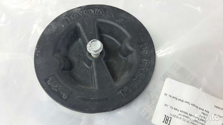 Фиксатор запасного колеса Camry V40