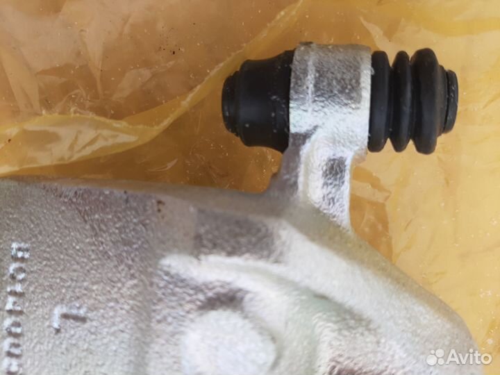 Тормозной суппорт Hyundai перед левый 5818025A00