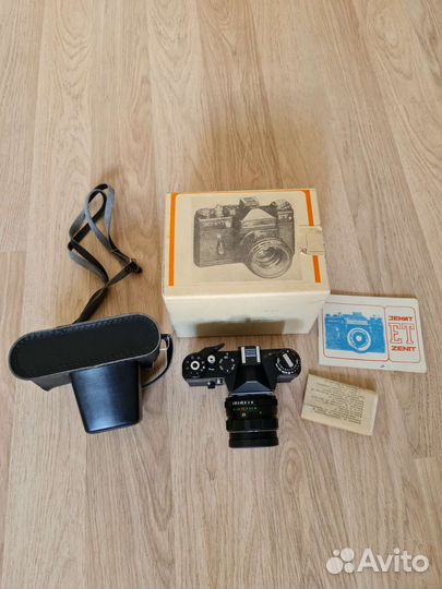 Зеркальный фотоаппарат zenith ет