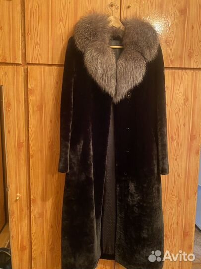 Шуба мутоновая с чернобуркой