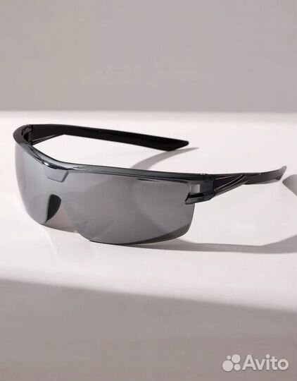 Солнцезащитные очки в стиле 2000х