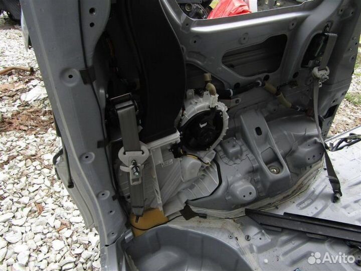 Крыло четверть заднее левое Nissan Serena C26 MR20