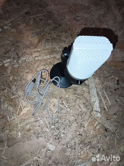 Студийный микрофон