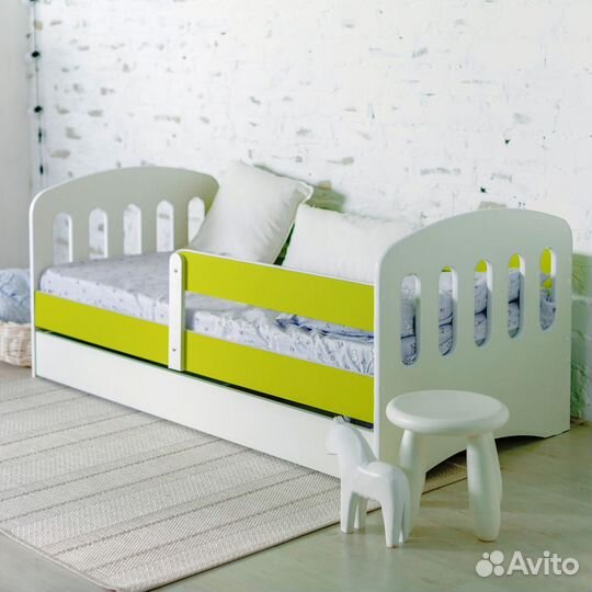 Кровать с бортиком