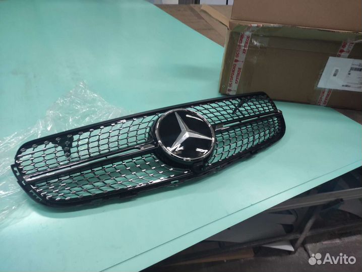 Решетка радиатора Mercedes со значком в комплектек