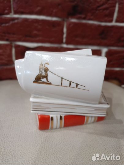 Фарфоровые статуэтки(чернильница лфз,Ленинград.)