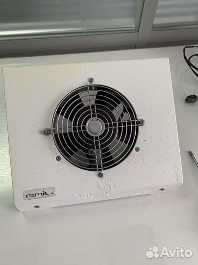 Маникюрная вытяжка