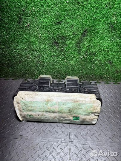 Подушка безопасности пассажира Opel Zafira 2005