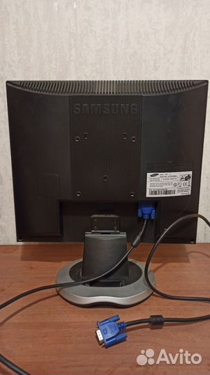 Монитор Samsung 710n