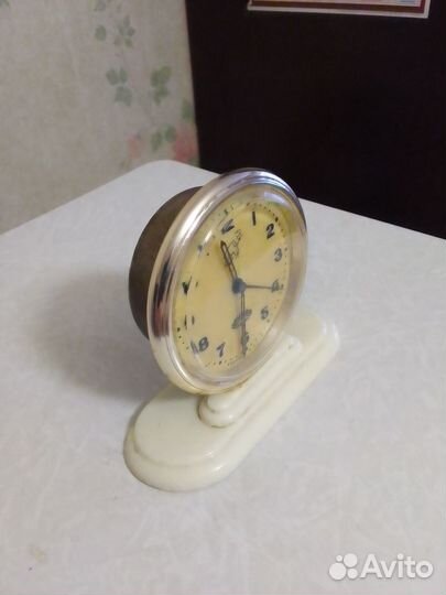 Настольные часы будильник 