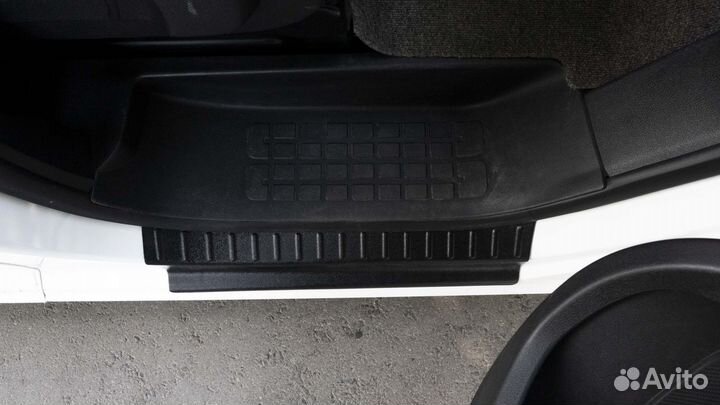 Накладки на пороги Peugeot Traveller (16+) RA