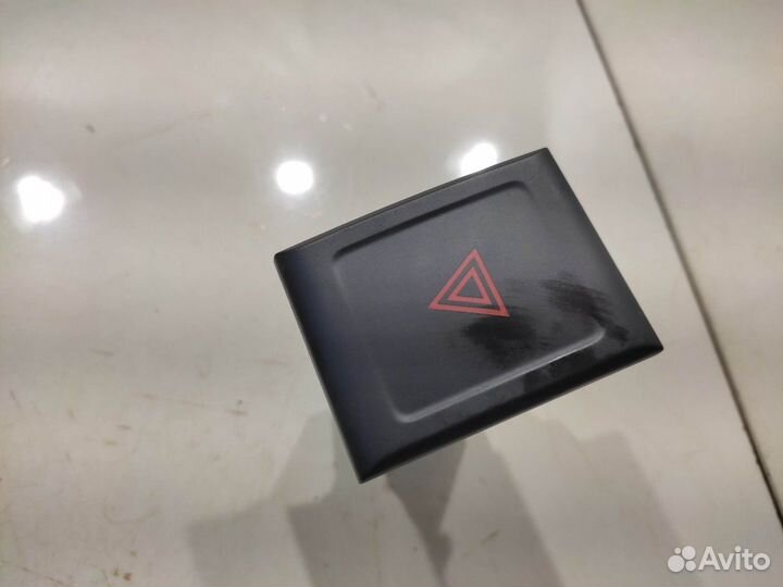 Кнопка аварийной сигнализации (Haval Jolion)