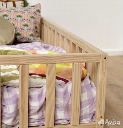 Детская кровать классика напольная из массива
