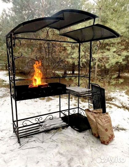 Мангал с крышей