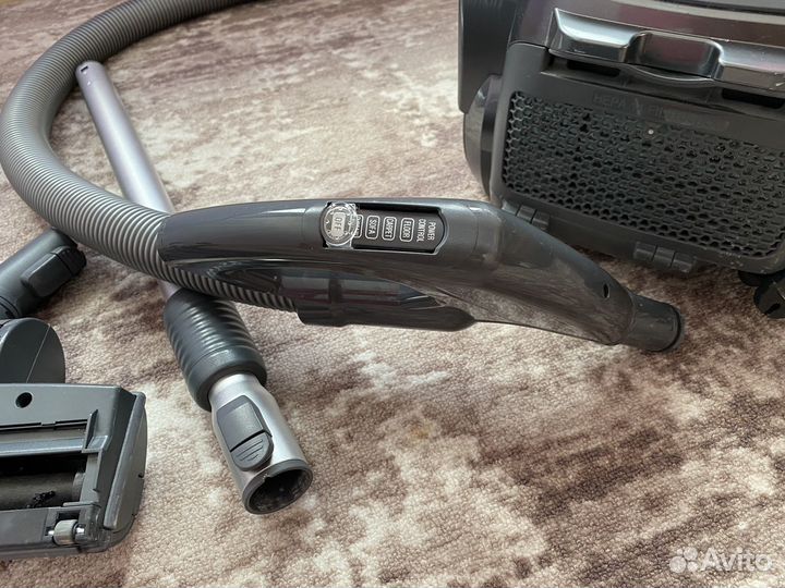 Пылесос с контейнером LG Kompressor VC83209uhav