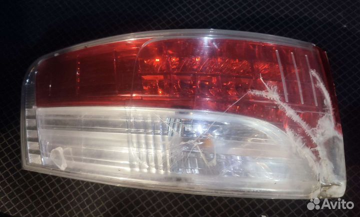 Стопы задние Авенсис 27