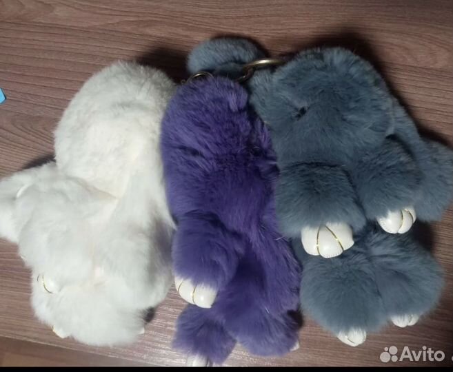 Пушистые брелки в виде зайчиков