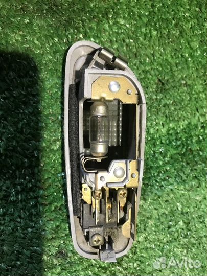 Плафон освещения салона задний левый Mitsubishi