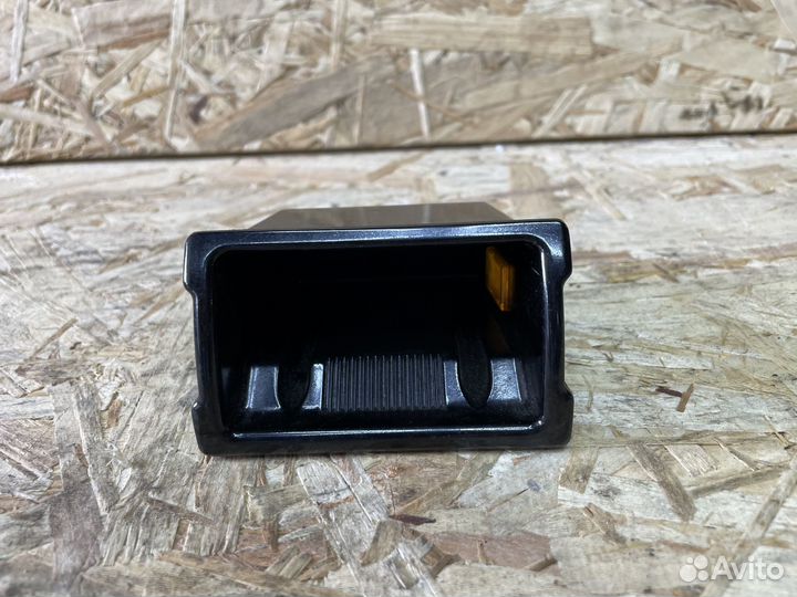 Пепельница Toyota Avensis II