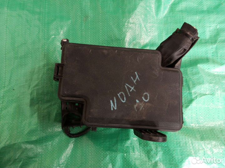 Блок предохранителей Toyota Noah 70