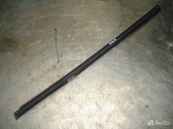 Уплотнитель Renault Megane II 2002-2009