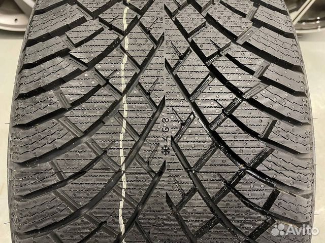 Nokian Tyres Hakkapeliitta R5 255/55 R20 110R