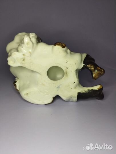 Медведь на воеводстве лфзи. Фарфоровая статуэтка