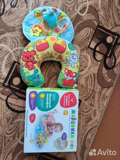 Развивающий коврик-подушка Жирафики