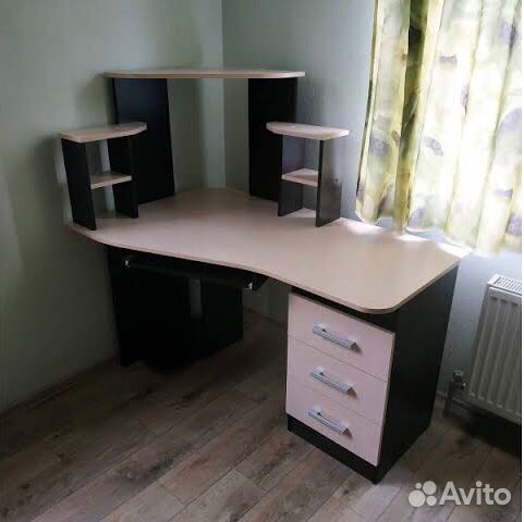 Угловой стол для учебы