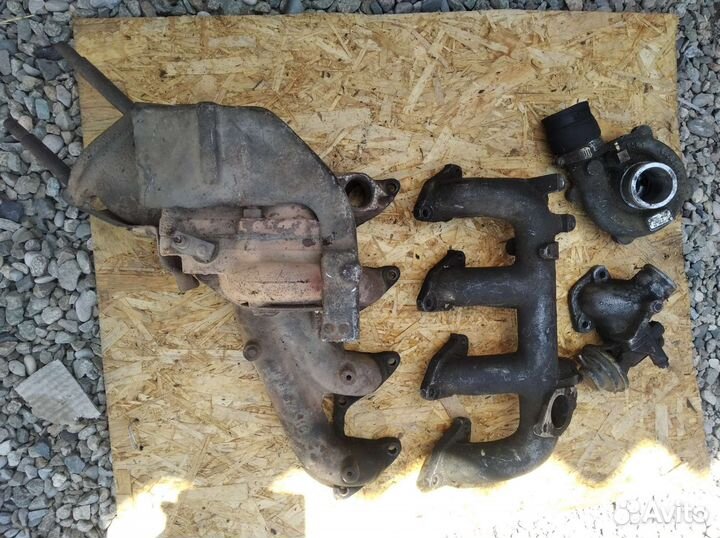 Впускной и выпускной коллектор двигателя D4BF