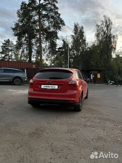 Ford Focus 1.6 МТ, 2011, битый, 208 000 км