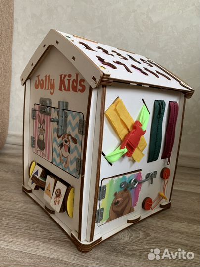 Бизиборд домик