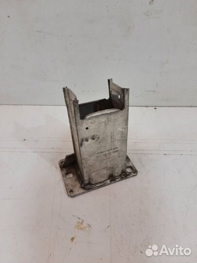 Кронштейн усилителя передний левый Audi A4 B8