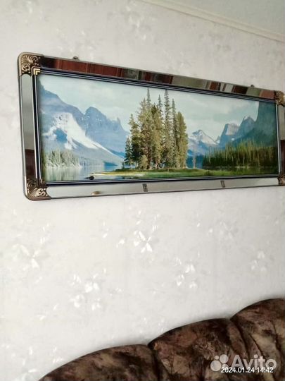 Картина в зеркальной рамке