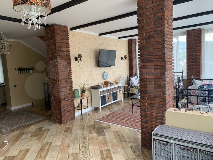 Дом 310 м² на участке 6 сот.