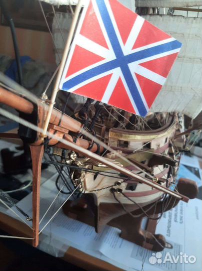 Модель парусника 12 апостолов из дерева