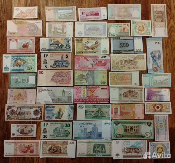 135 иностранных банкнот с разных стран мира
