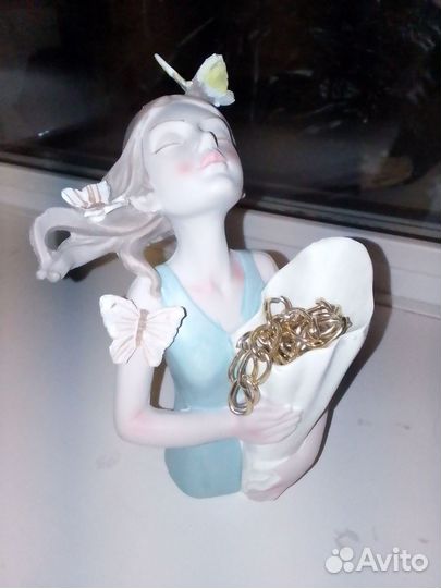 Статуэтка фарфор